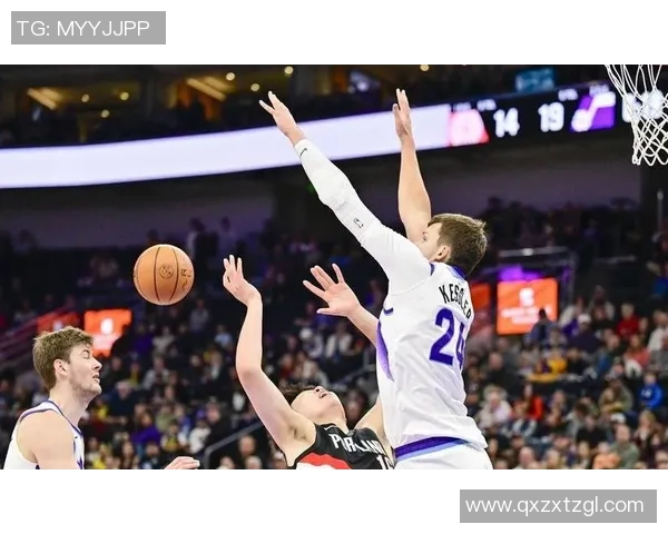 格兰特半场高效砍下13分3板2断3帽展现攻防一体全面统治力