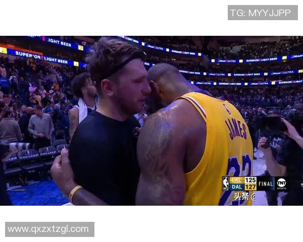 老詹提前离场引热议 库里赛后与小詹简单拥抱成焦点